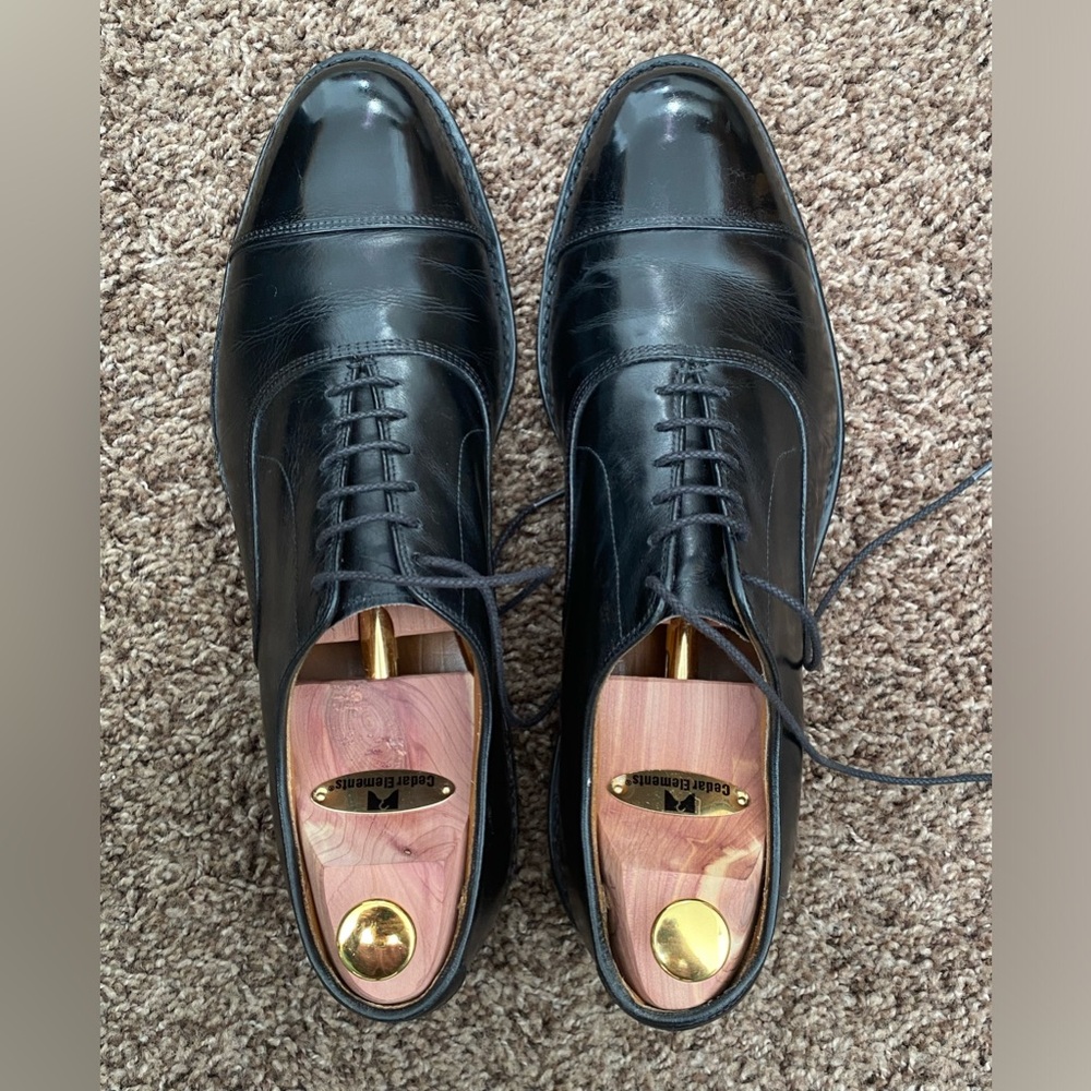 Black dress shoes